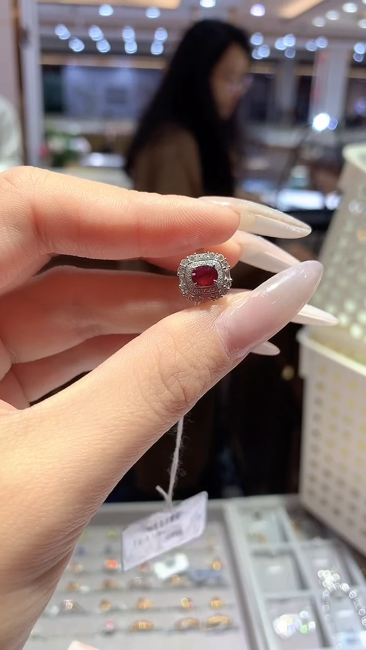 【闪购商品】红宝石戒指18K金镶嵌戒指