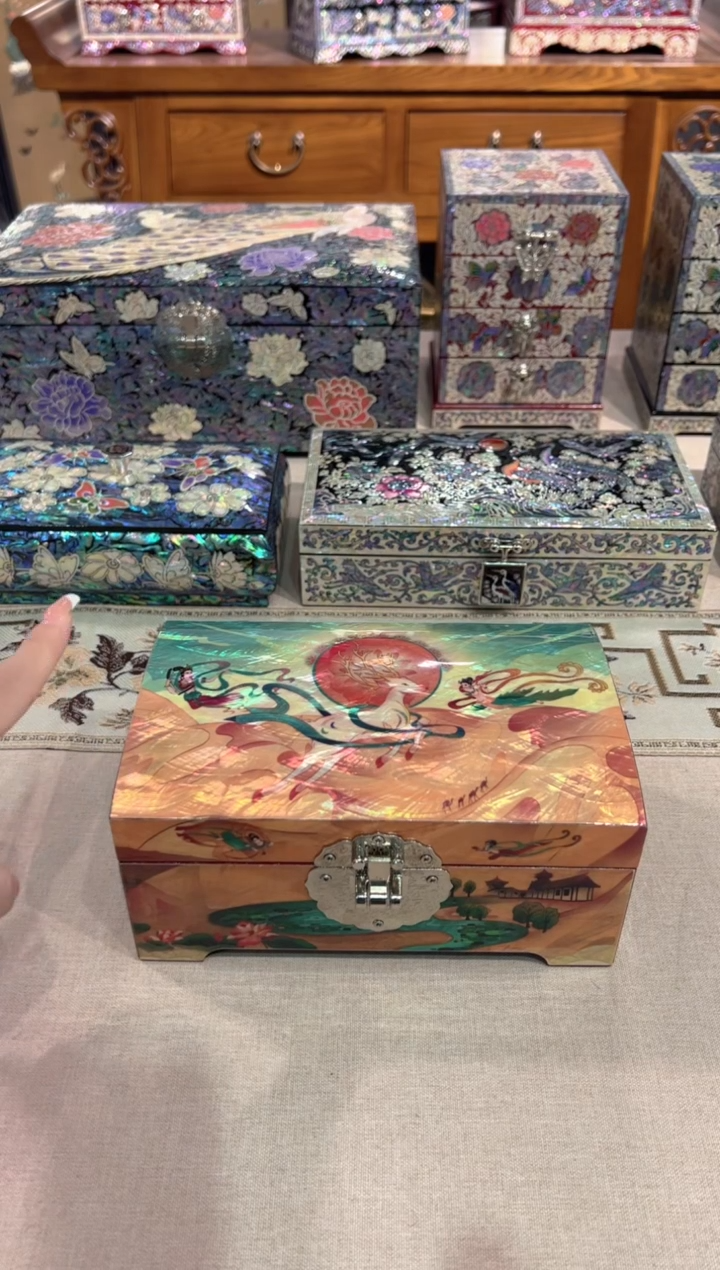 【闪购商品】鱼锁绒布底弘贝雅螺钿漆器文化馆