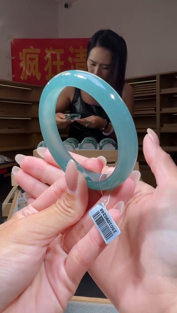 翡翠手镯未镶嵌58圈