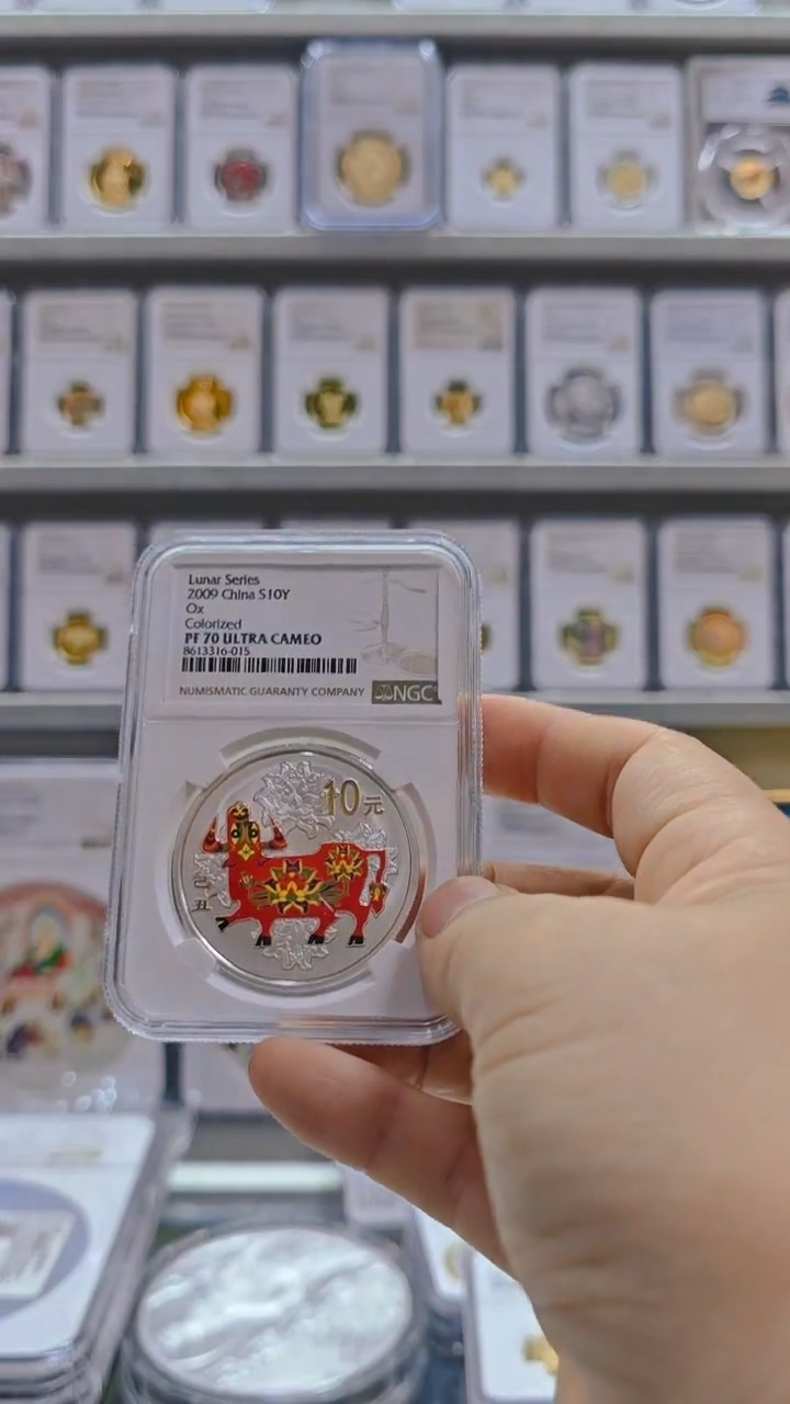 纯银三**干2009年彩银牛NGC70无盒证