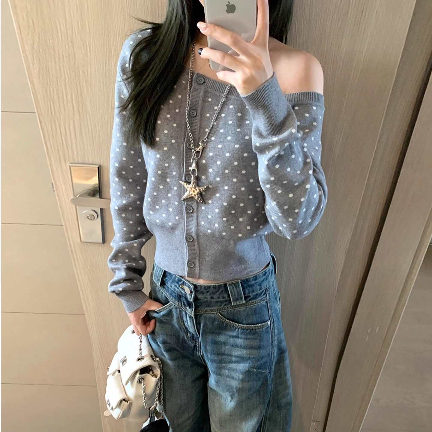 miu系波点针织开衫女早秋灰色百搭斜肩长袖修身显瘦短款韩系毛衣