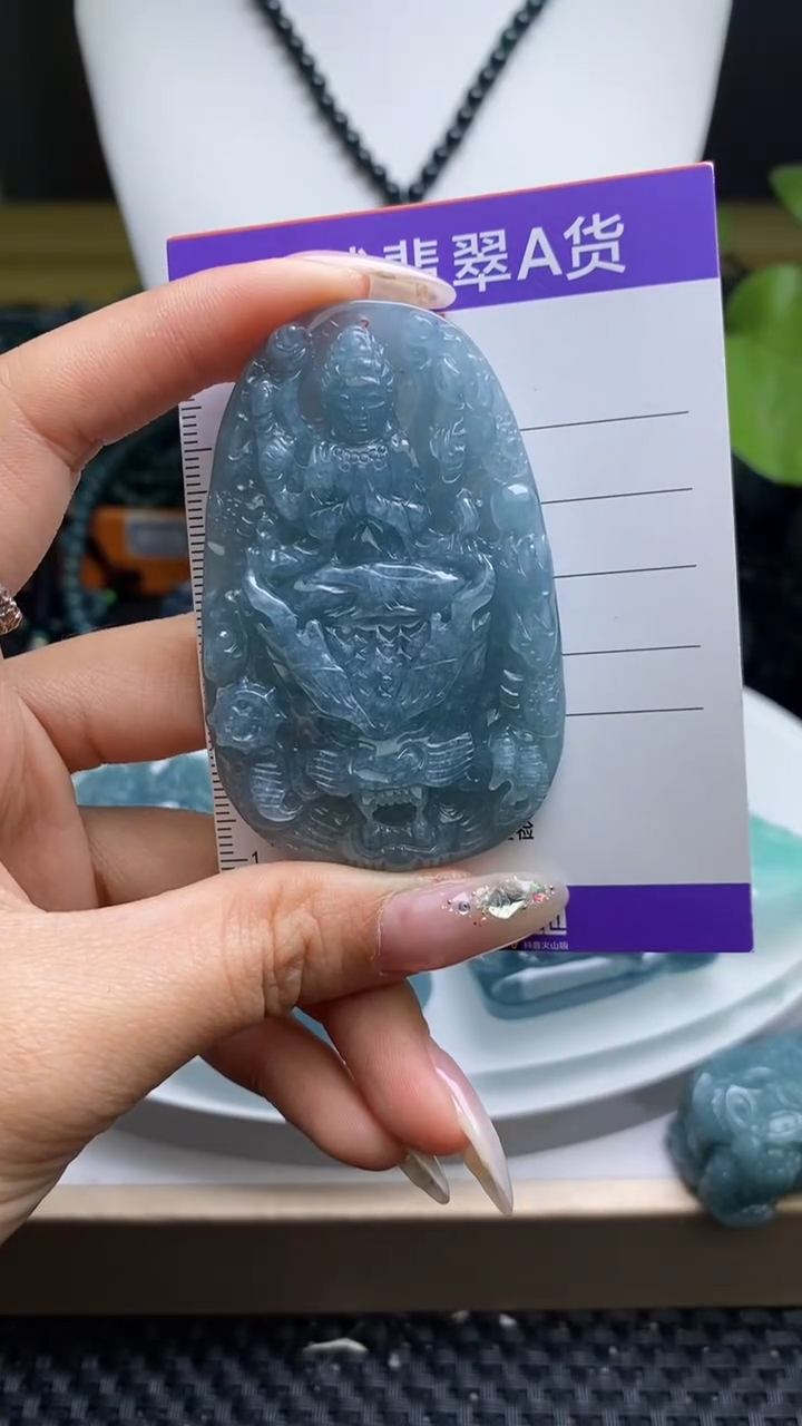 【闪购商品】翡翠未镶嵌颈饰         