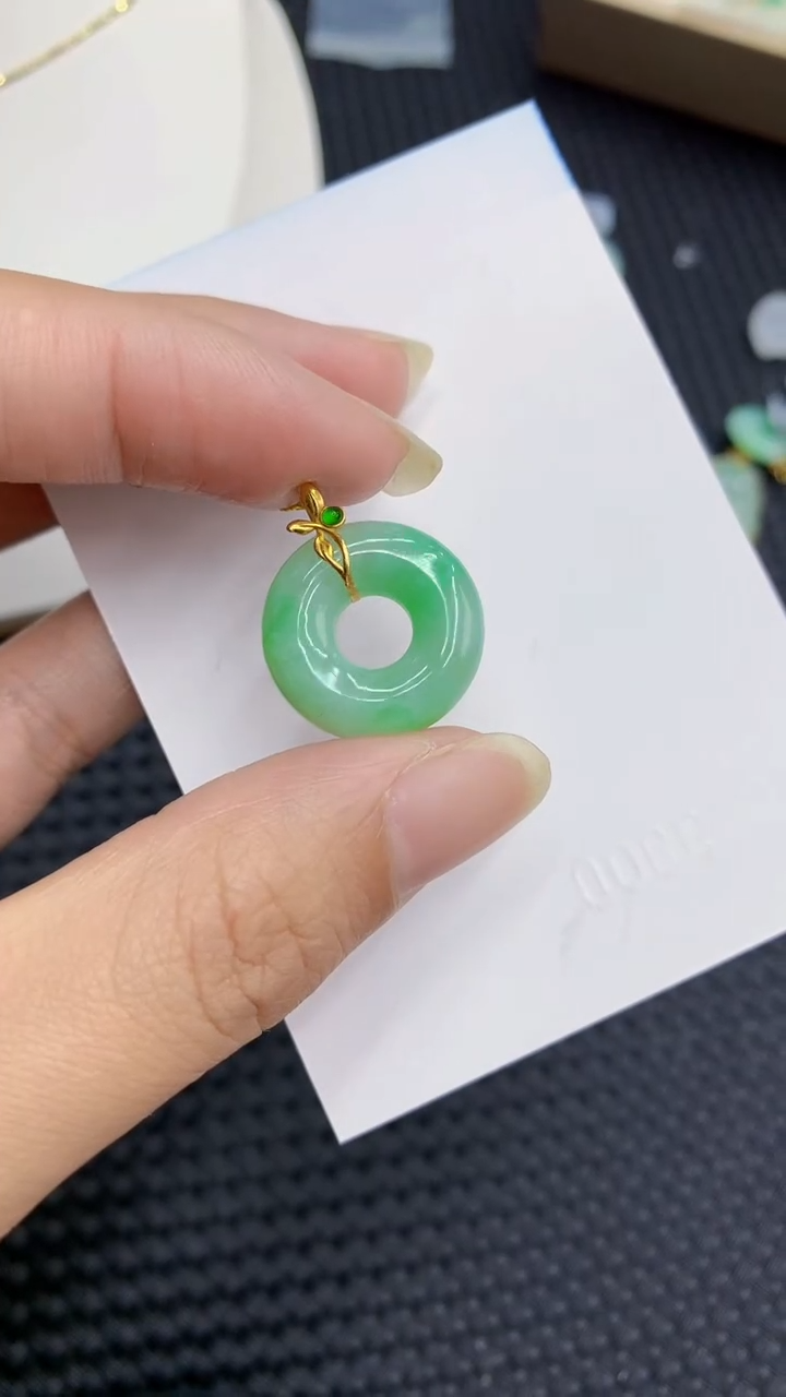 【闪购商品】翡翠颈饰18K金镶嵌            8