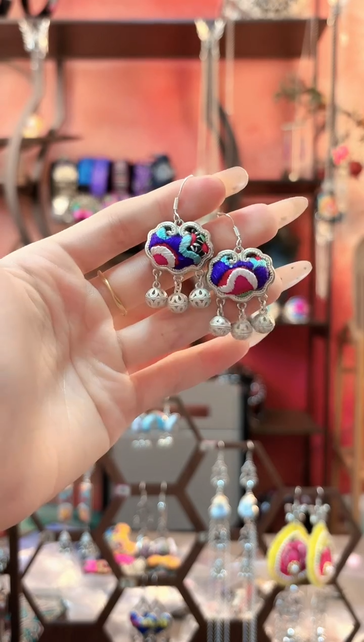 织绣云织谣民族风精美饰品   194