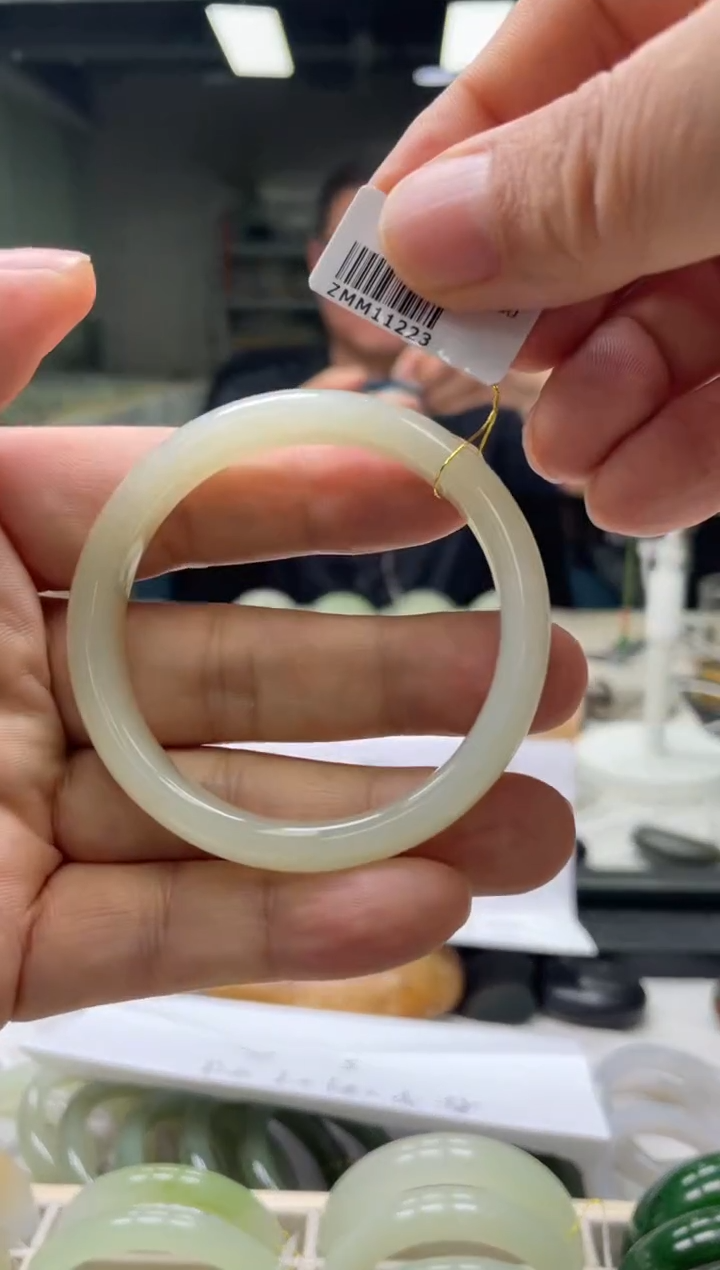 【闪购商品】和田玉手镯未镶嵌编码1223 圈口52-53