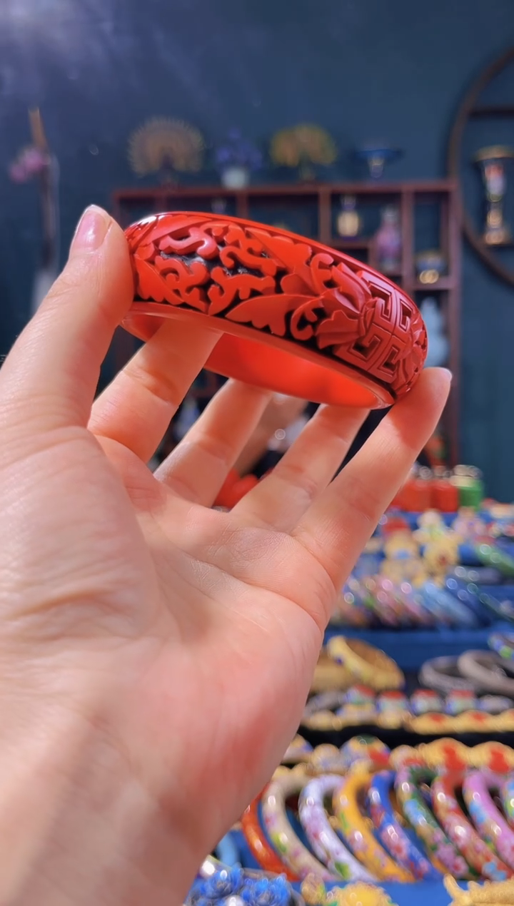 【闪购商品】非遗技艺 雕漆大师古背缠枝手镯（59圈）