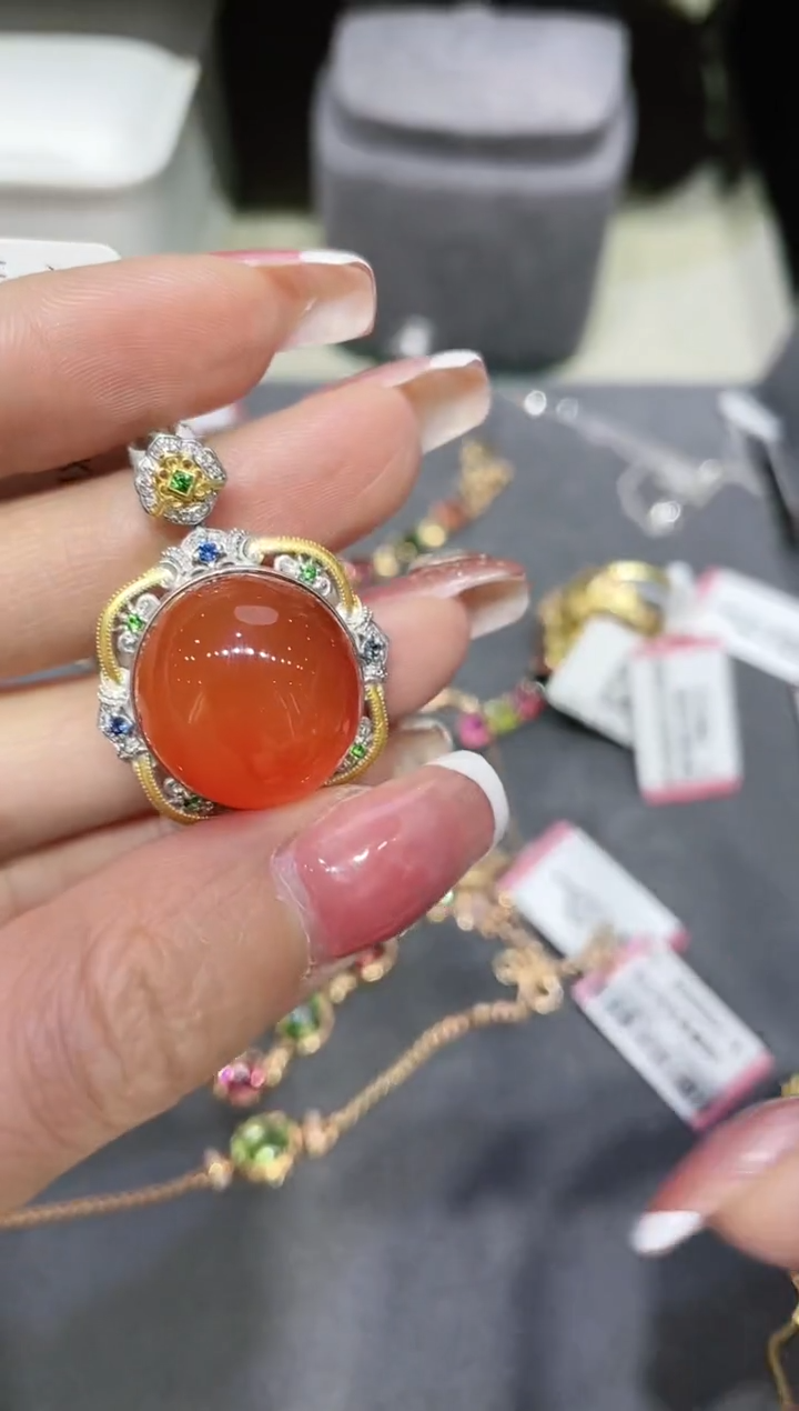 【闪购商品】南红玛瑙吊坠18K金镶嵌·
