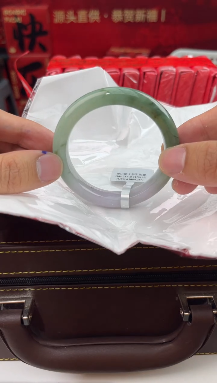 【闪购商品】翡翠手镯未镶嵌1翡翠手镯（微瑕）