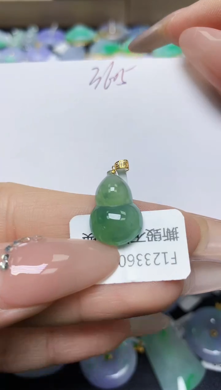 翡翠18K金镶嵌颈饰 天然缅甸翡翠A货