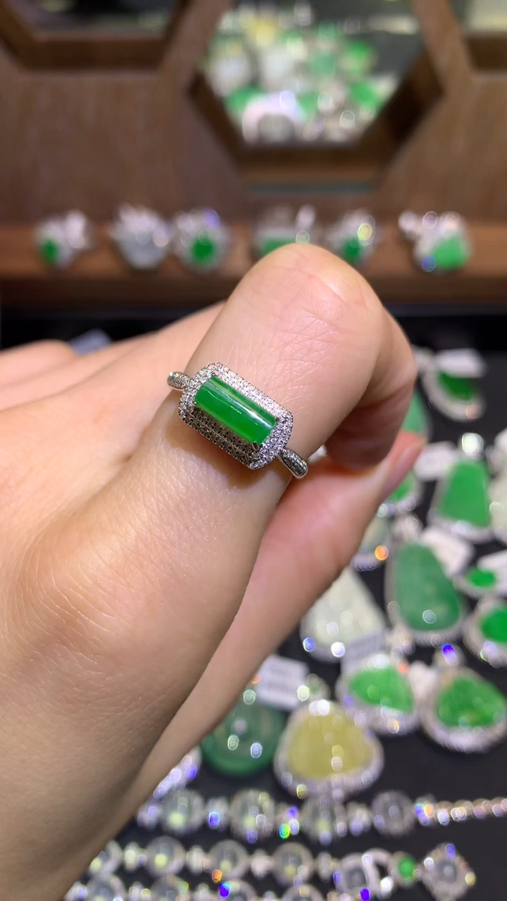 【闪购商品】翡翠吊坠(不含链)18K金镶嵌戒指