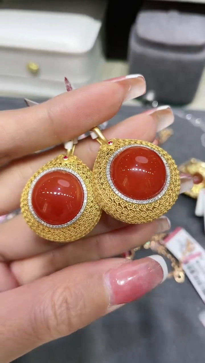 【闪购商品】南红玛瑙吊坠18K金镶嵌多样性发其一