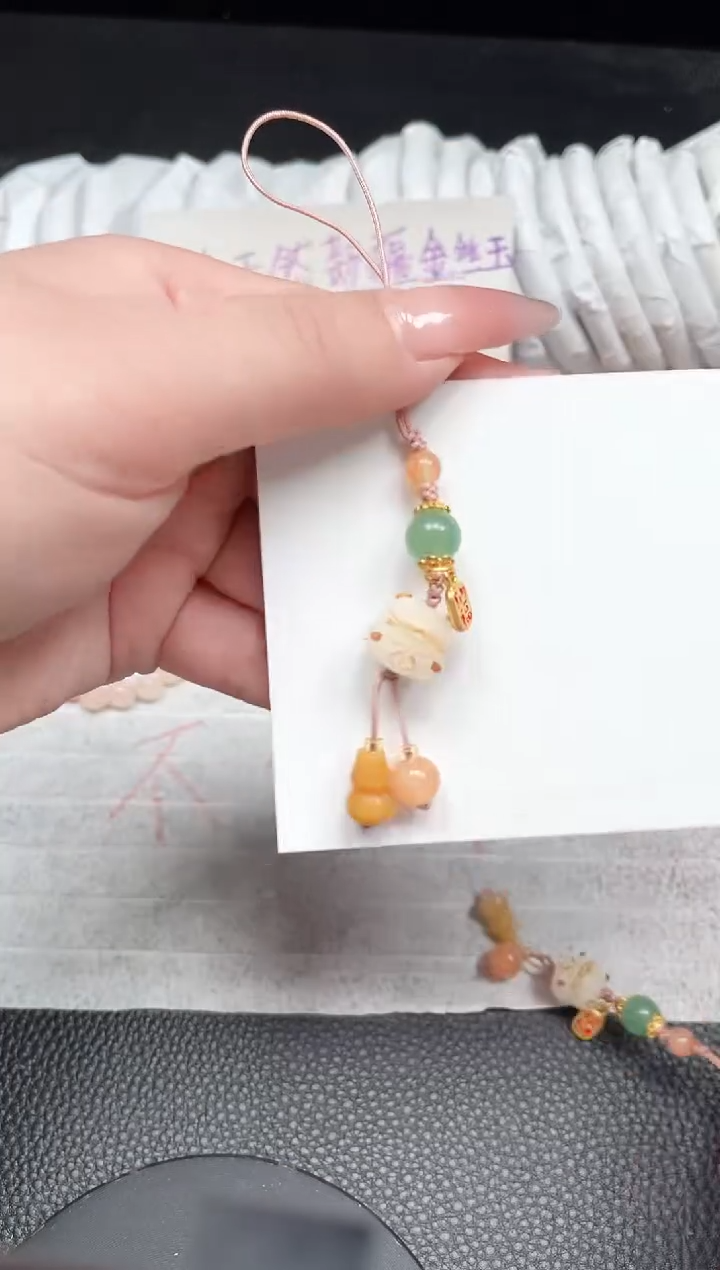 【闪购商品】石英质玉手镯未镶嵌猫猫