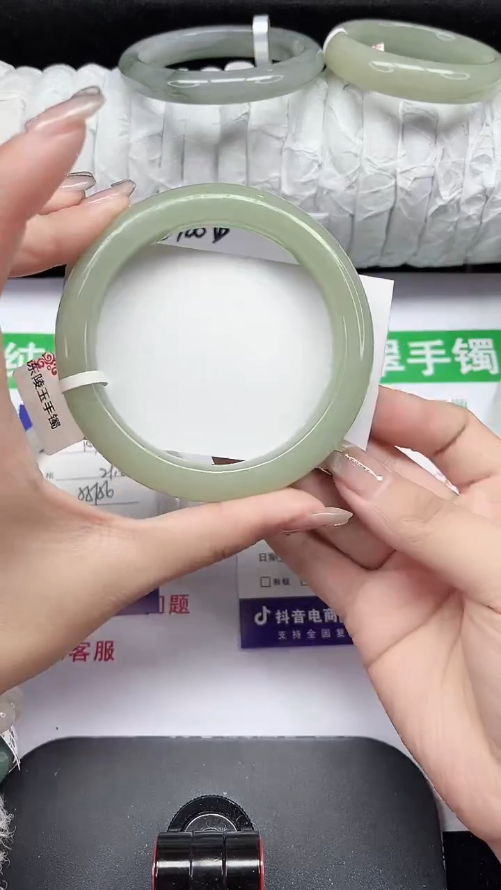 未镶嵌手镯石英质玉127-62/63