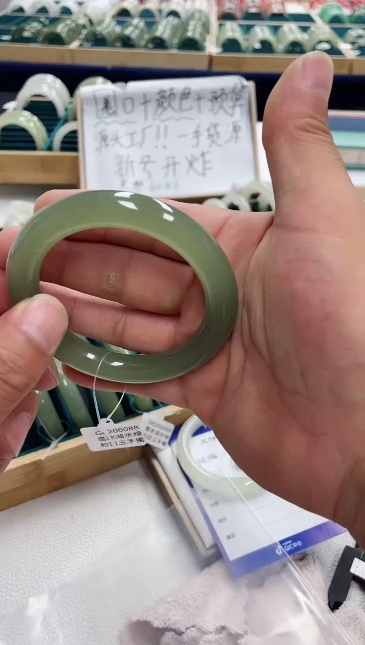 未镶嵌手镯和田玉灿*和田玉手镯200088