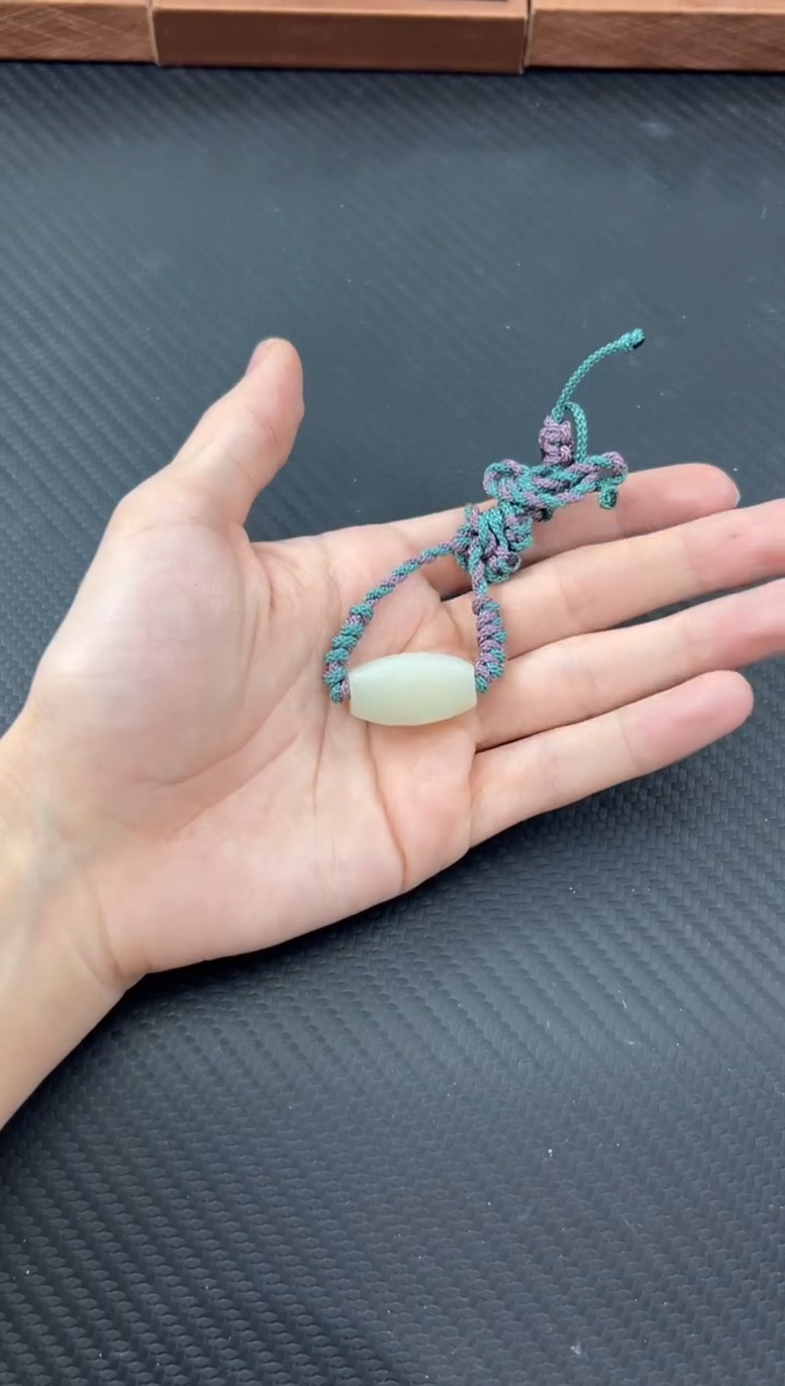 【闪购商品】和田玉吊坠(赠链)未镶嵌且末微色差近矿吊坠