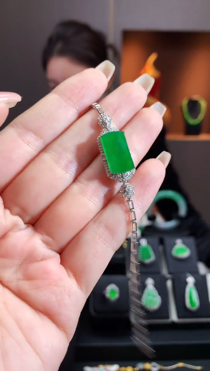 【闪购商品】翡翠吊坠(不含链)18K金镶嵌无事牌手链