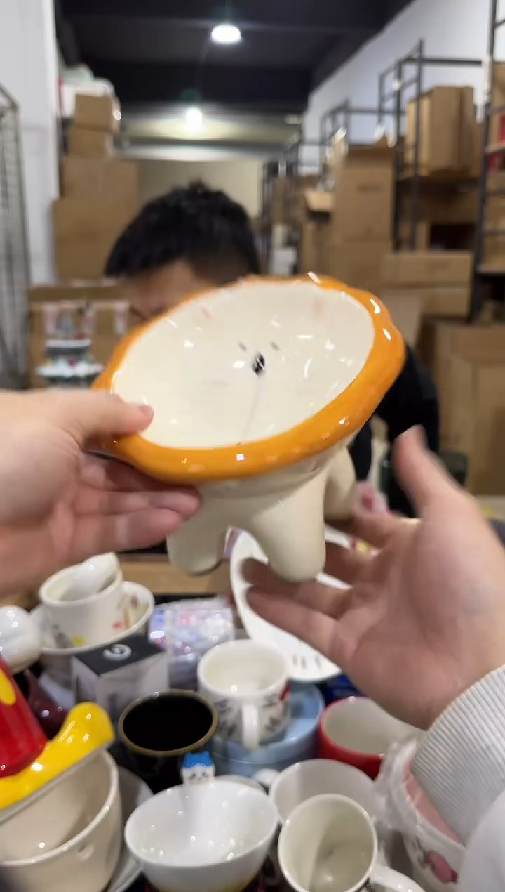 瓷片大号狮子猫碗