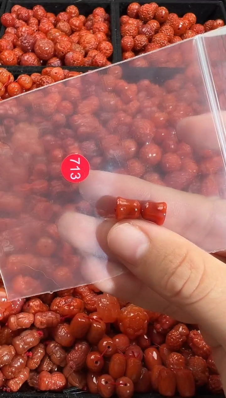 颈饰未镶嵌南红玛瑙1