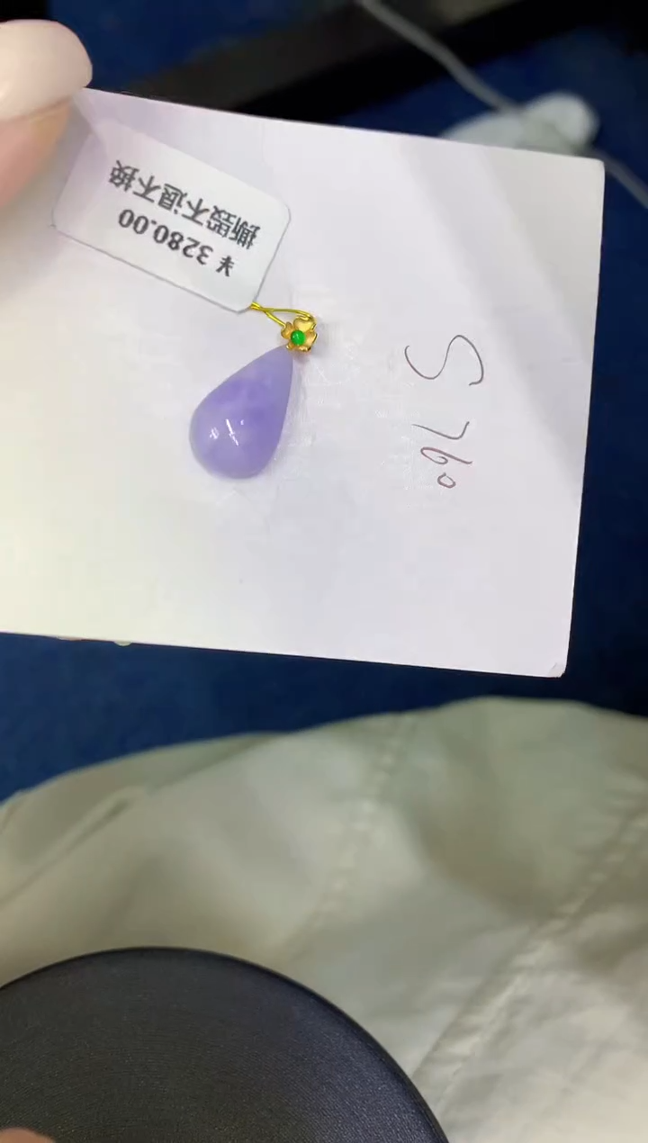 颈饰18K金镶嵌翡翠缅甸天然翡翠A货
