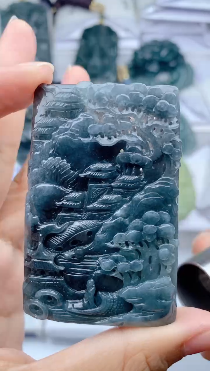 颈饰未镶嵌翡翠 