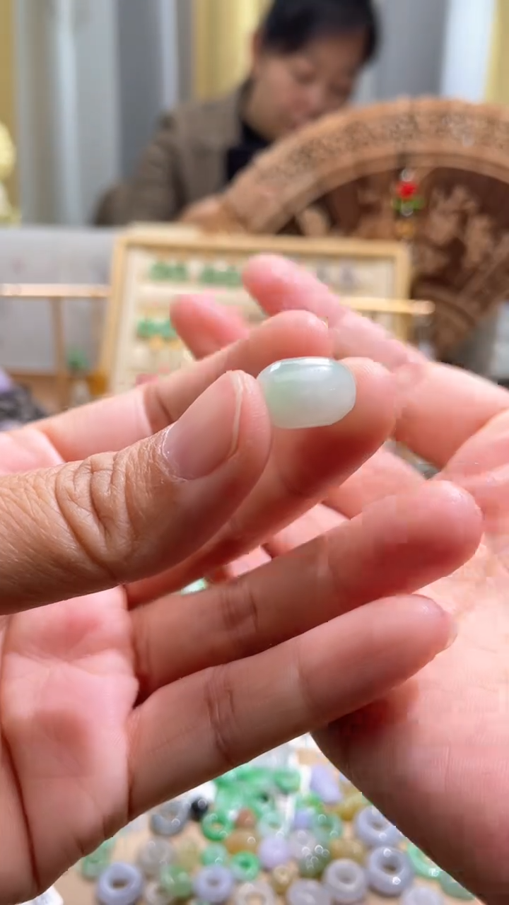 【闪购商品】翡翠颈饰未镶嵌路路通