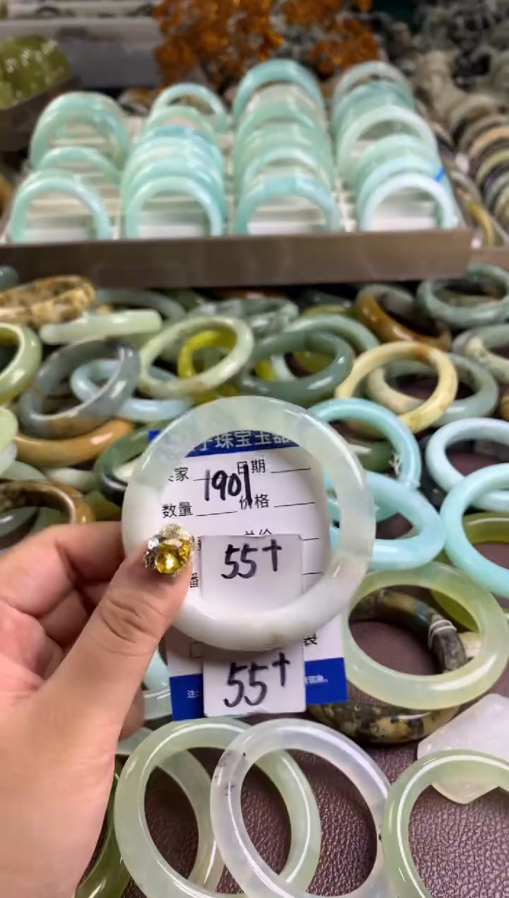 【闪购商品】蛇纹石玉手镯未镶嵌1901