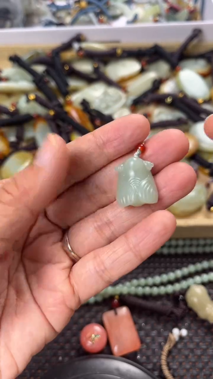 【闪购商品】和田玉颈饰未镶嵌多样性发货没有证书拍一发一有瑕