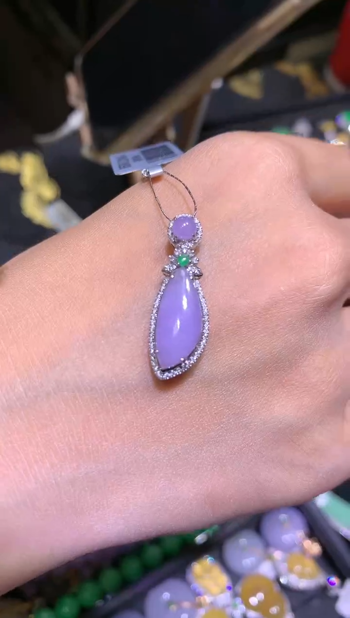 【闪购商品】翡翠吊坠(不含链)18K金镶嵌吊坠