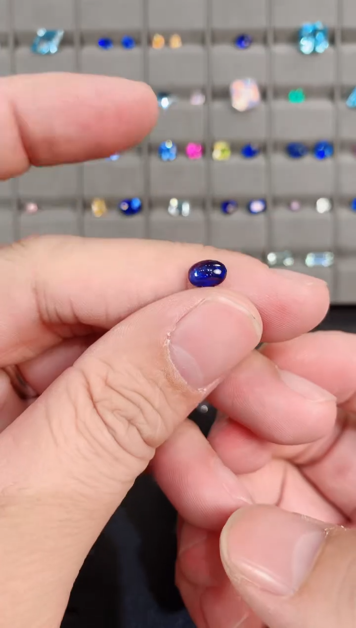 【闪购商品】蓝宝石裸石未镶嵌1.35ct老烧皇家蓝宝石