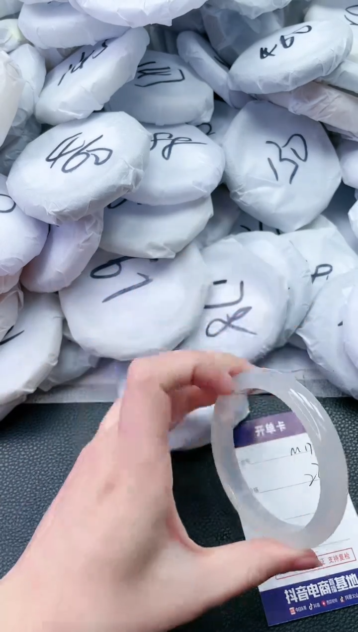 【闪购商品】石英质玉手镯未镶嵌M171