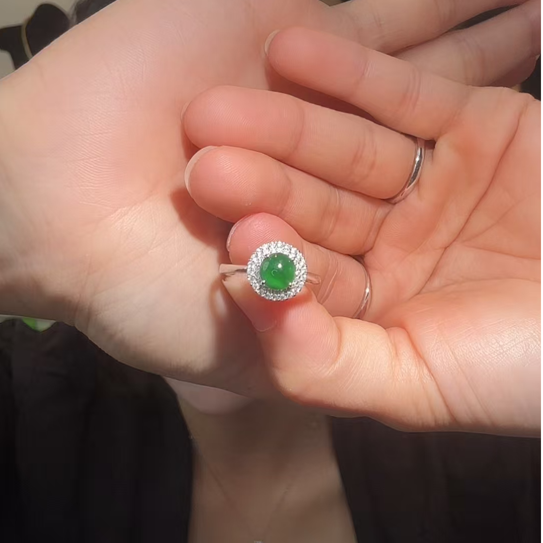 天然翡翠A货翡翠阳绿蛋面戒指