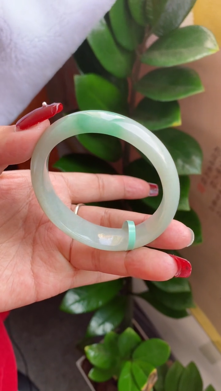 【闪购商品】翡翠手镯未镶嵌（老坑晴底飘翠）贵妃1号