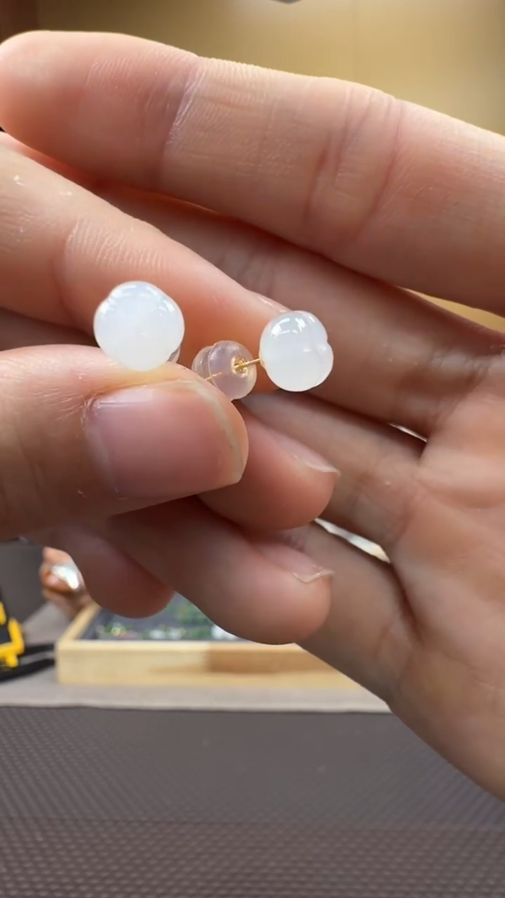 和田玉18K金镶嵌颈饰耳饰一对