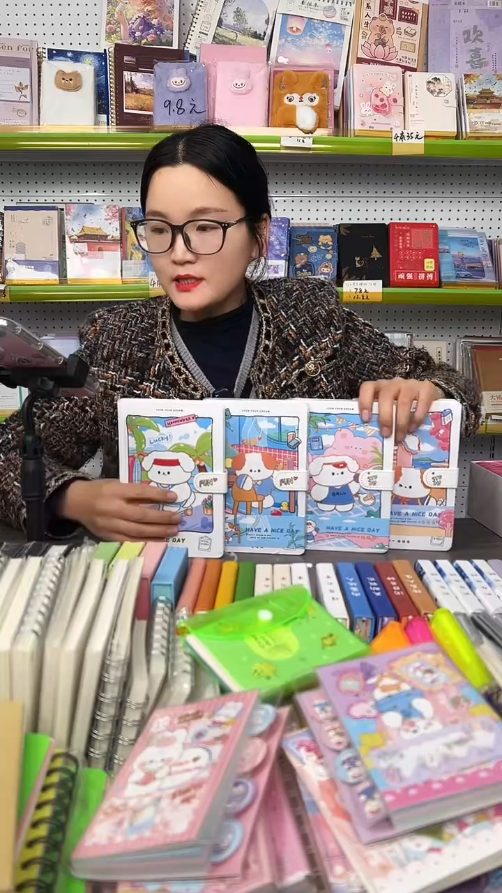 32K彩页磁扣手账112张-【小汪假日】-封面随机2本