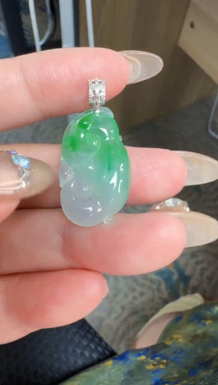 翡翠18K金镶嵌颈饰缅甸A货翡翠