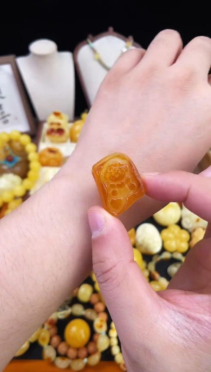 琥珀未镶嵌珠宝奇石柒月