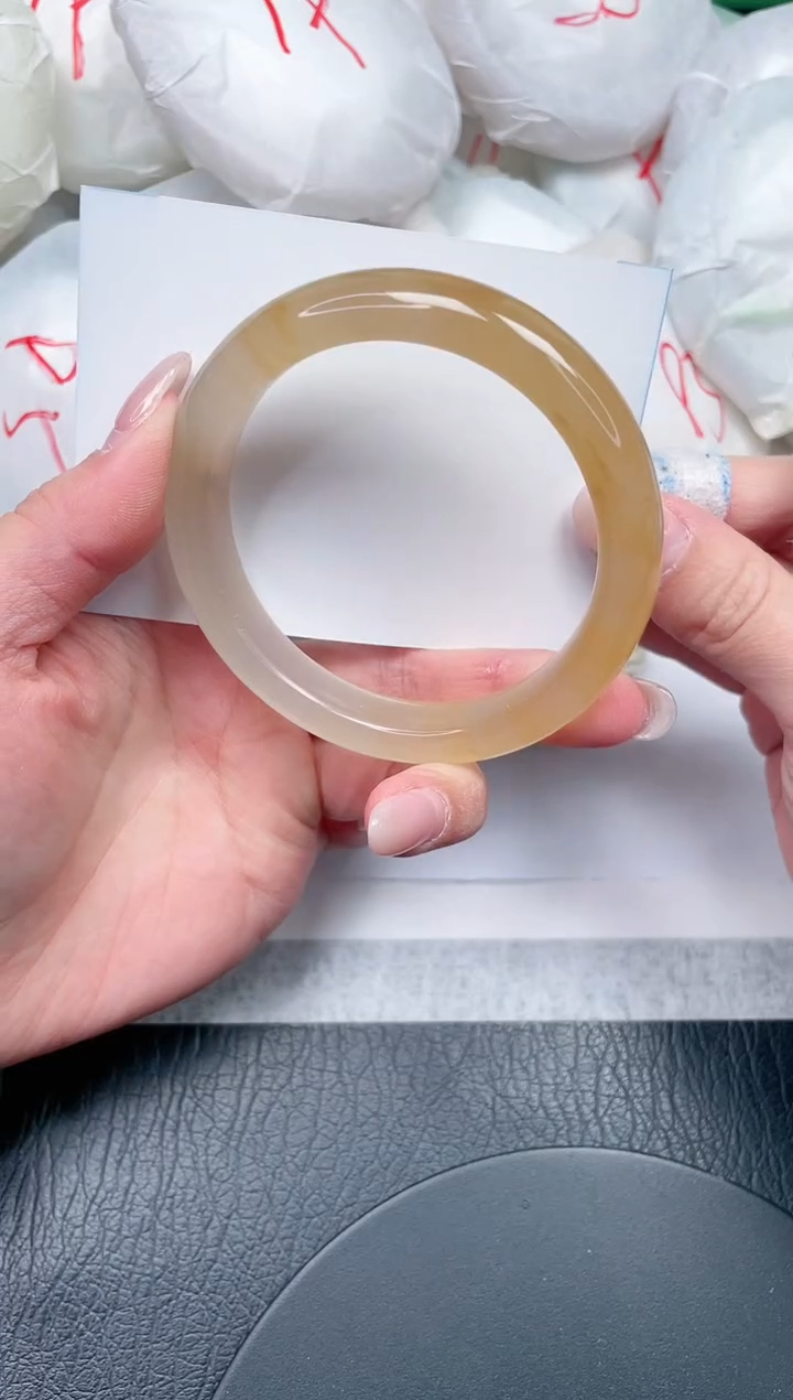 【闪购商品】石英质玉手镯未镶嵌252-58.4