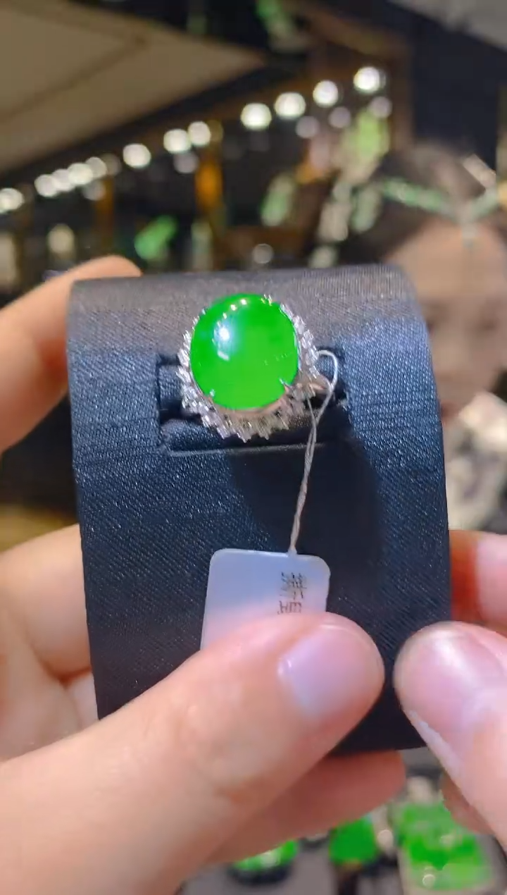 【闪购商品】翡翠戒指18K金镶嵌021   