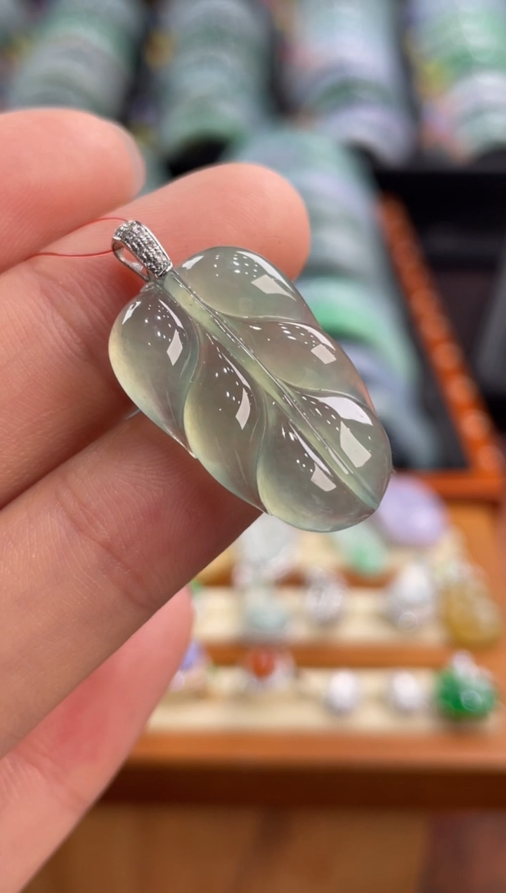 18K金镶嵌挂件翡翠1