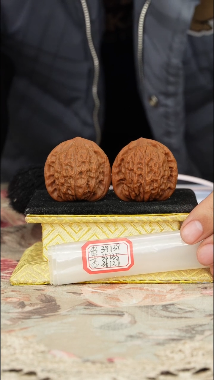 【闪购商品】文玩核桃把件非嫁接将军帽