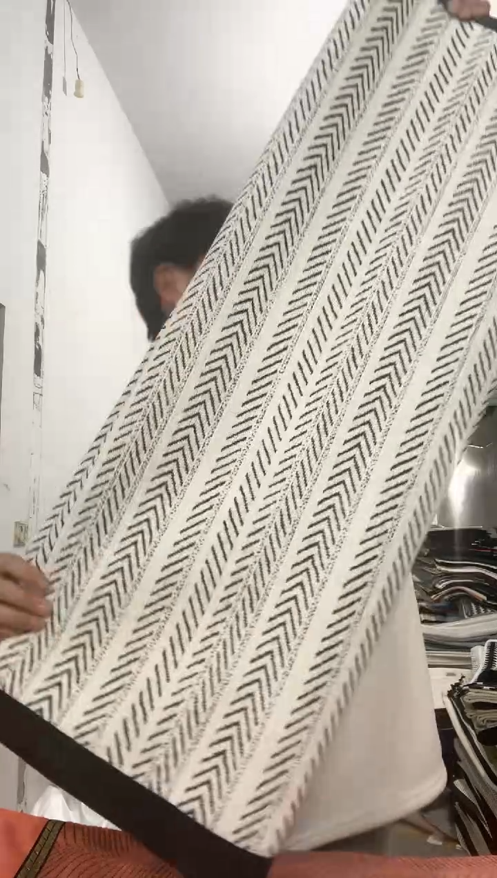 雪尼尔90*260    黑白鱼骨纹