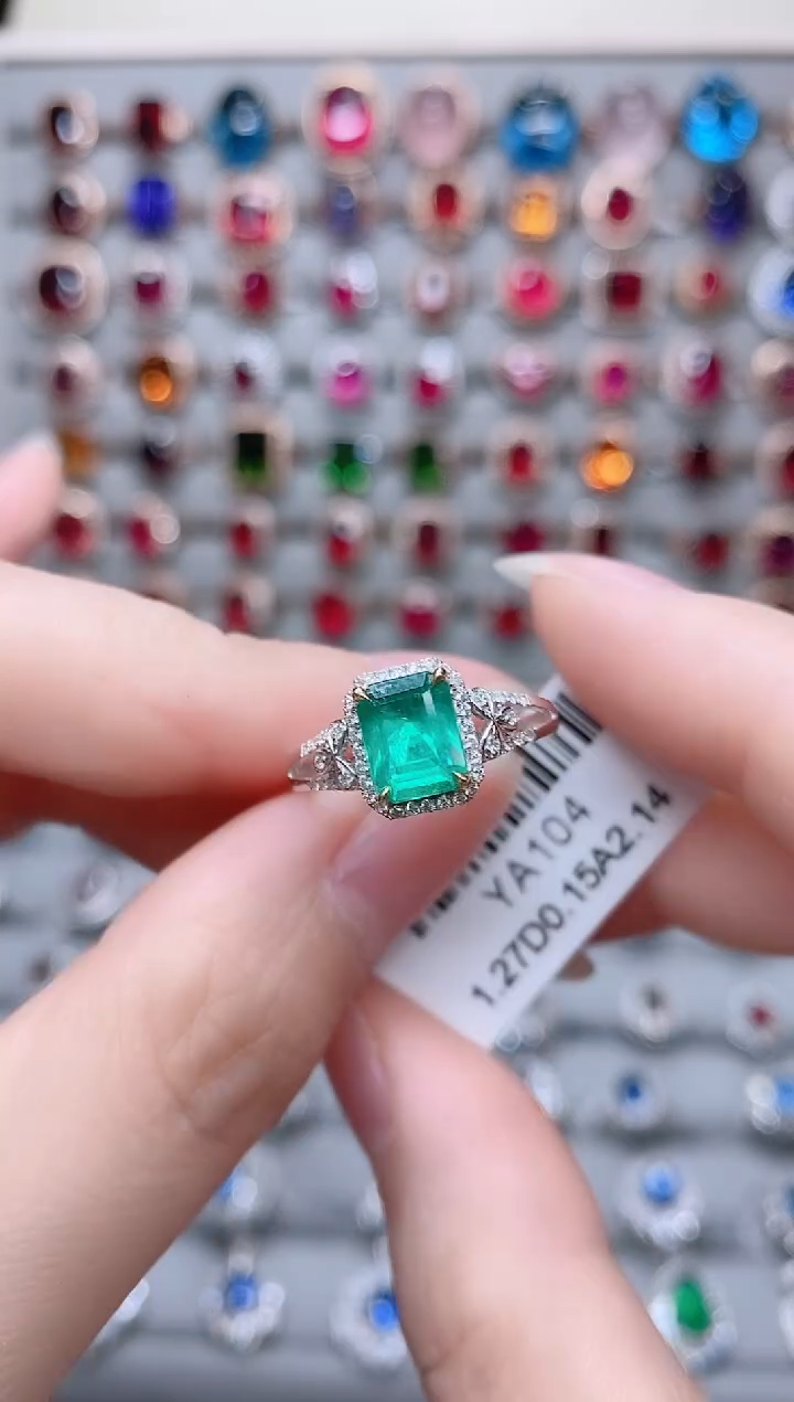 【闪购商品】祖母绿18K金戒指18K金镶嵌.