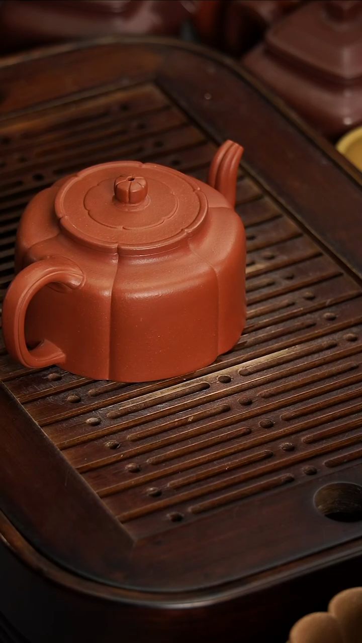 茶壶紫砂宜兴紫砂朱泥筋纹周盘180毫升