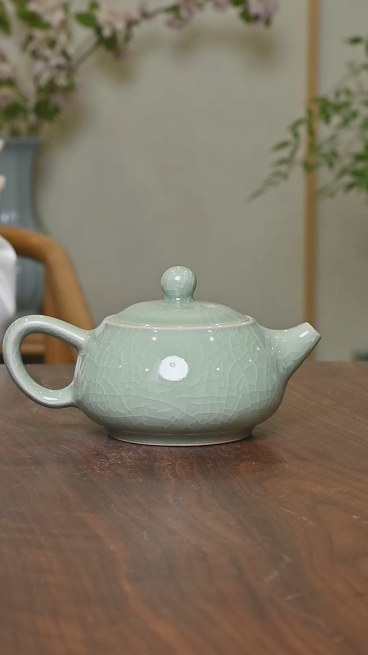 其他石瓢壶190毫升微微瑕豆绿釉朱家款