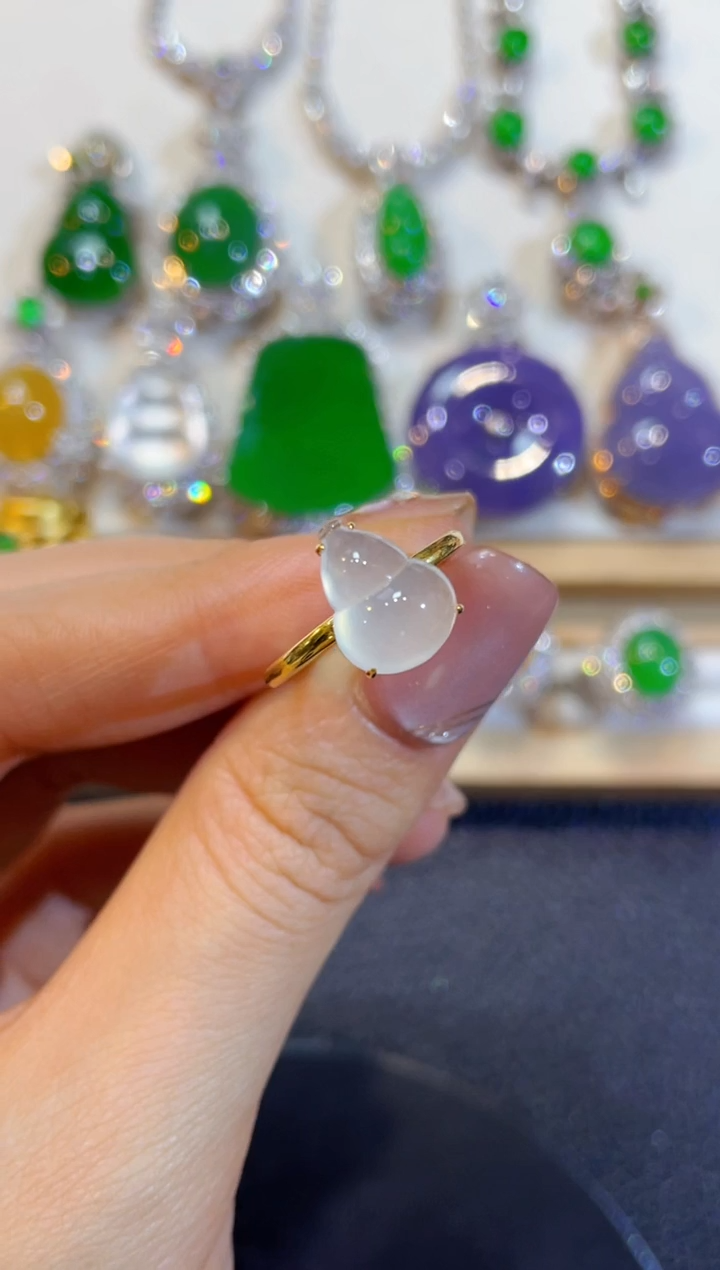 颈饰18K金镶嵌翡翠团购30