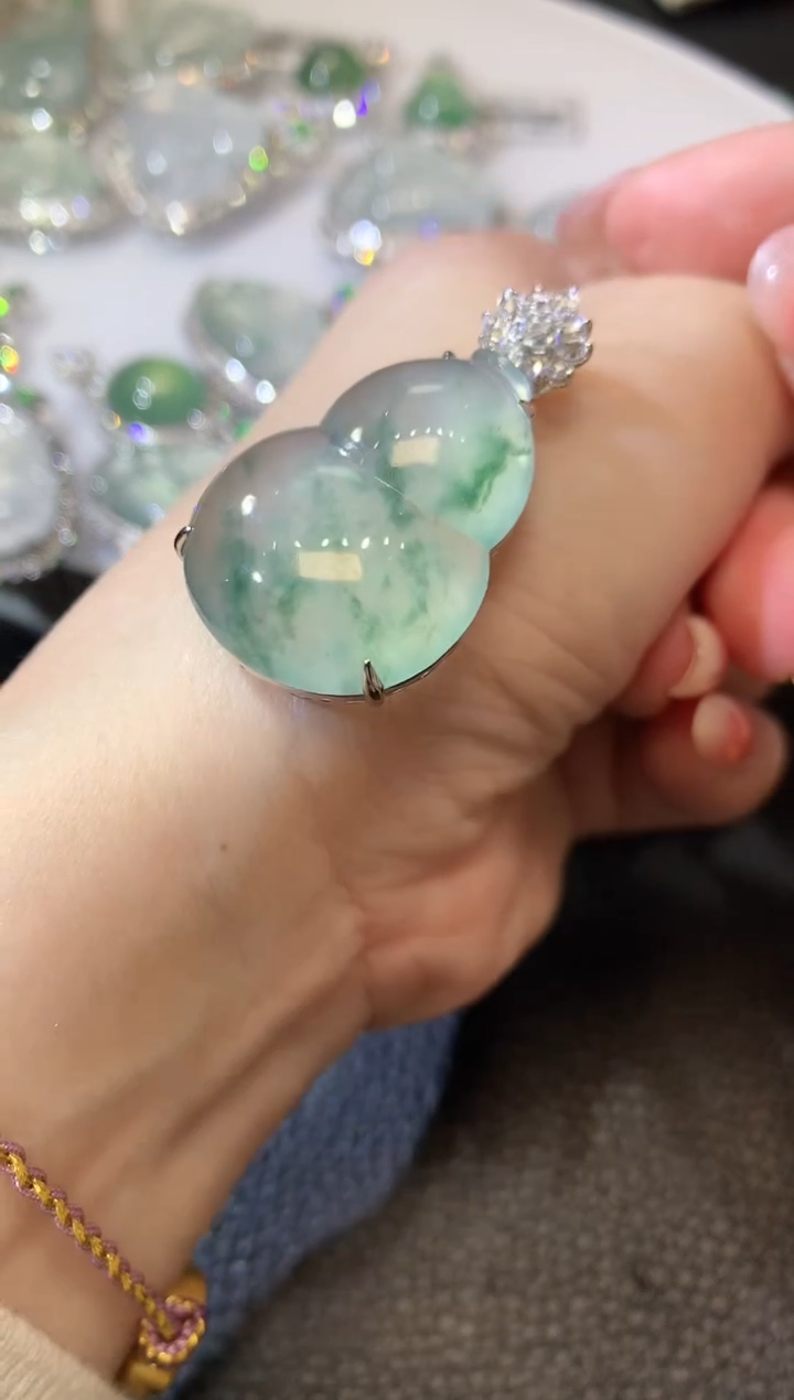 【闪购商品】翡翠吊坠(不含链)18K金镶嵌A72 