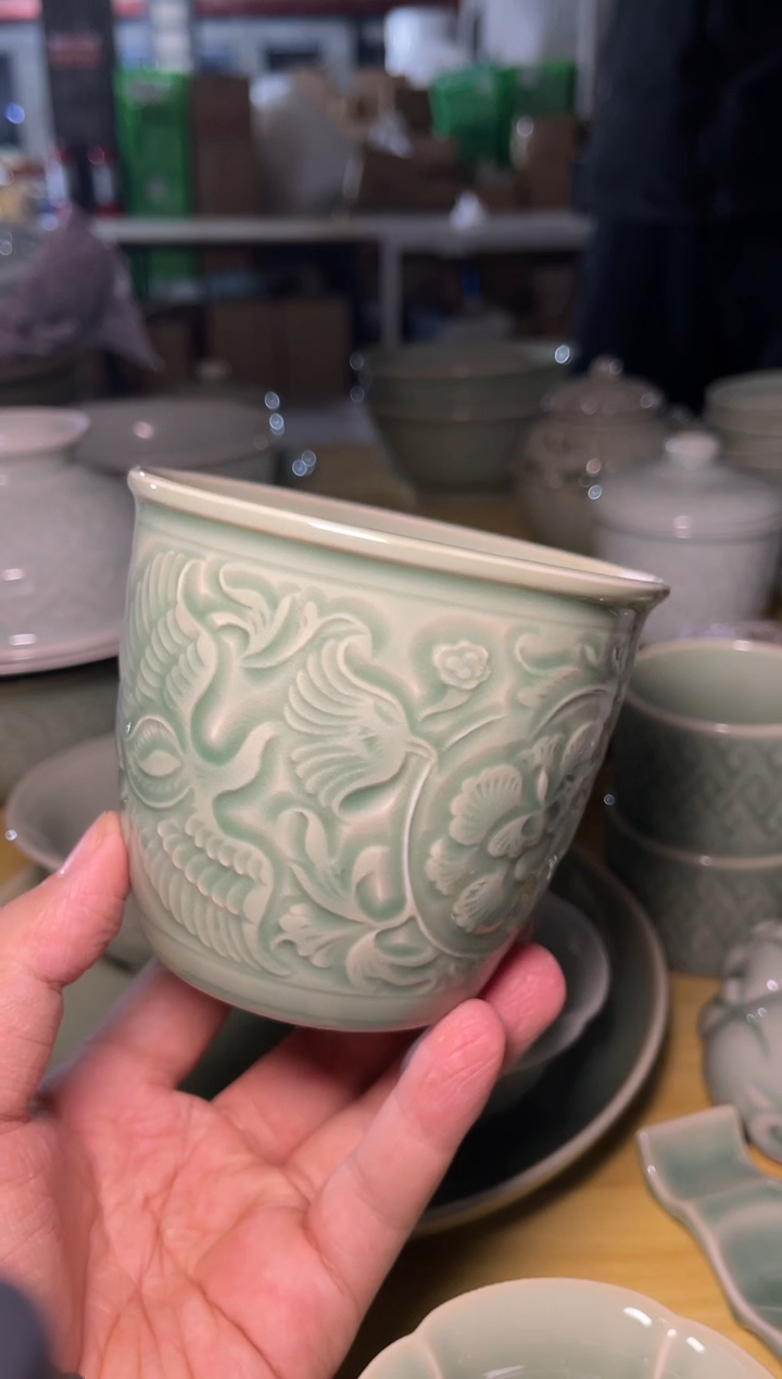 青釉凤穿牡丹吨吨缸杯1个