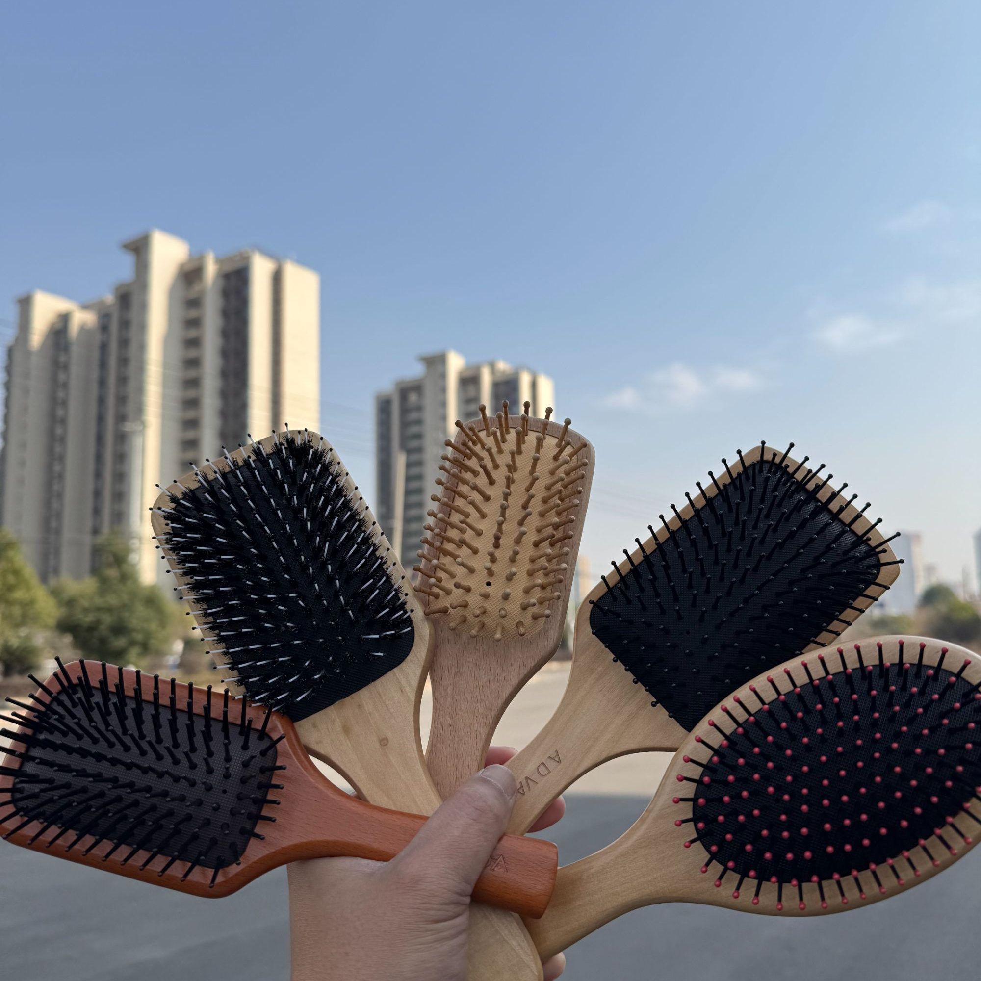 气垫梳子气囊梳按摩头部经络木梳檀木女士专用长发头皮家用