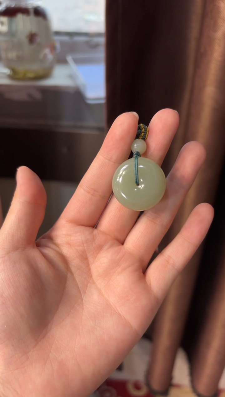 【闪购商品】和田玉吊坠(赠链)未镶嵌且末微色差近矿吊坠