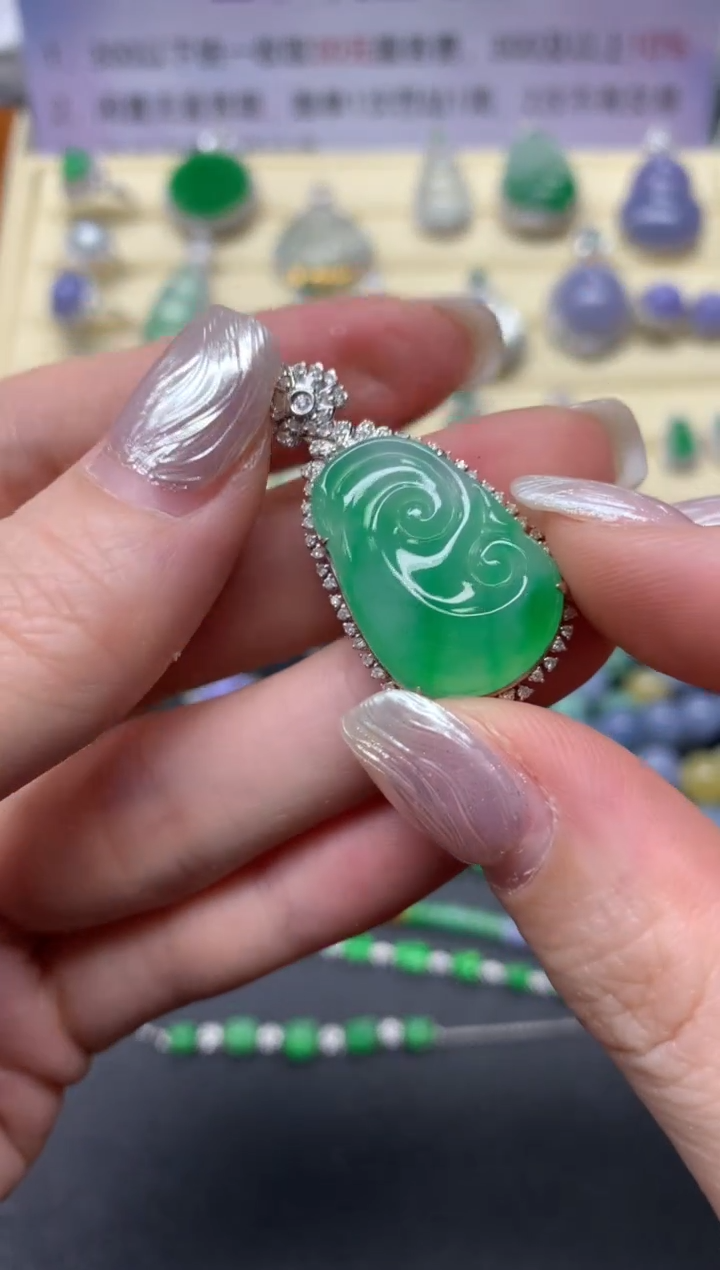 【闪购商品】翡翠吊坠(不含链)18K金镶嵌吊坠|6300+630